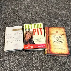 ❗️FINAL❗️Bundle of 3 BETH MOORE Hardcover Books 🔴